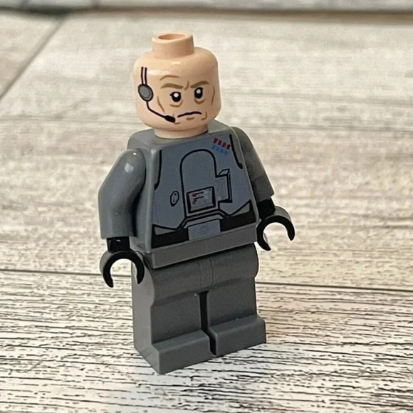 Lego Minifigure General Maximillian Veers sw0579 Star Wars RARE! - Picture 3 of 3